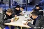 亚泰U14队：劳逸结合 毕业班的U14队训练学习两不误