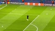 还没走出来😅马丁内斯登场热身，遭遇巴黎球迷震天狂嘘